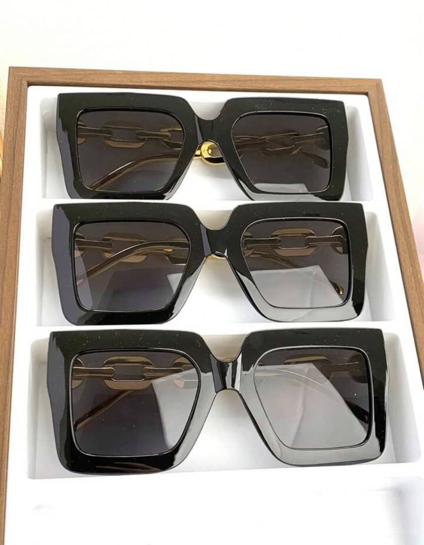 Black Beverly Hills Gold lock frame glasses